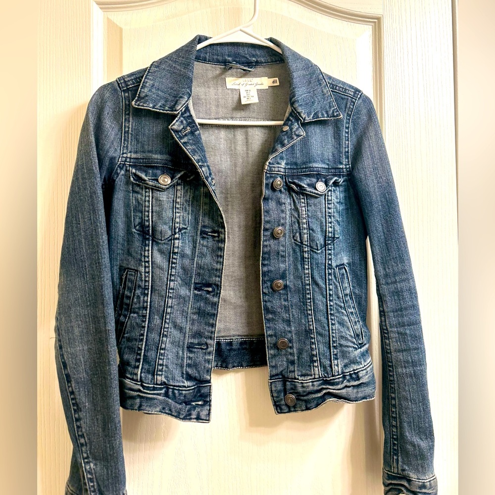 H&M Jean jacket size 2 *LIKE NEW*